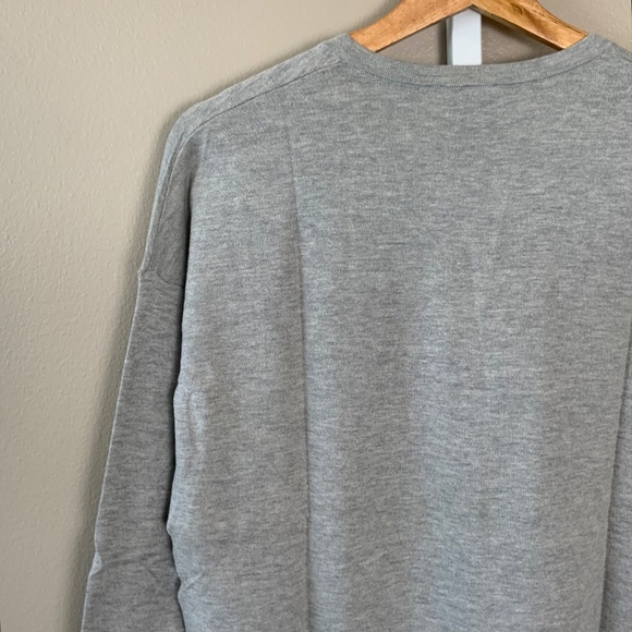 GAP Luxelight Perfect V-neck Sweater - Picture 12 of 16